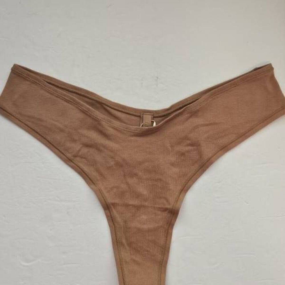 Skims v‎ front panty Nwt